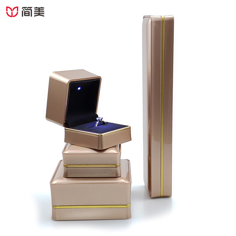 High quality painted jewelry boxes with LED lights ring necklace box Custom size