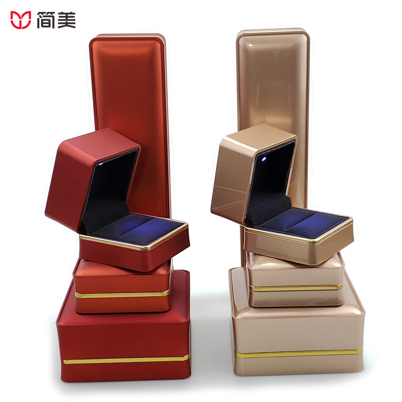 High quality painted jewelry boxes with LED lights ring necklace box Custom size