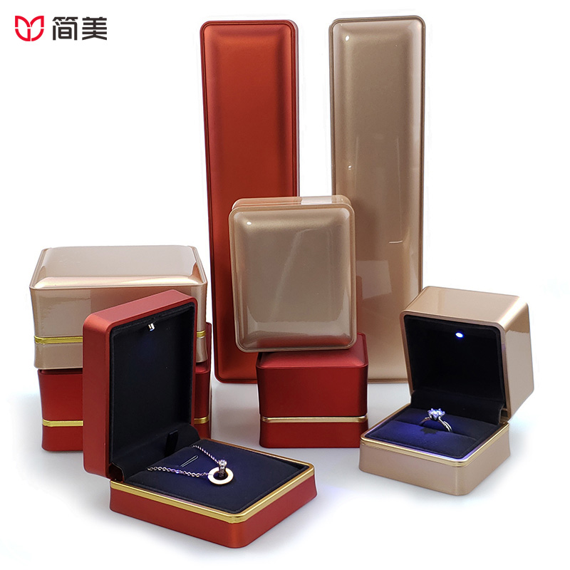 High quality painted jewelry boxes with LED lights ring necklace box Custom size