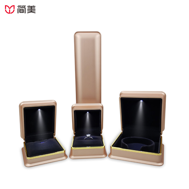 High quality painted jewelry boxes with LED lights ring pendant box customize