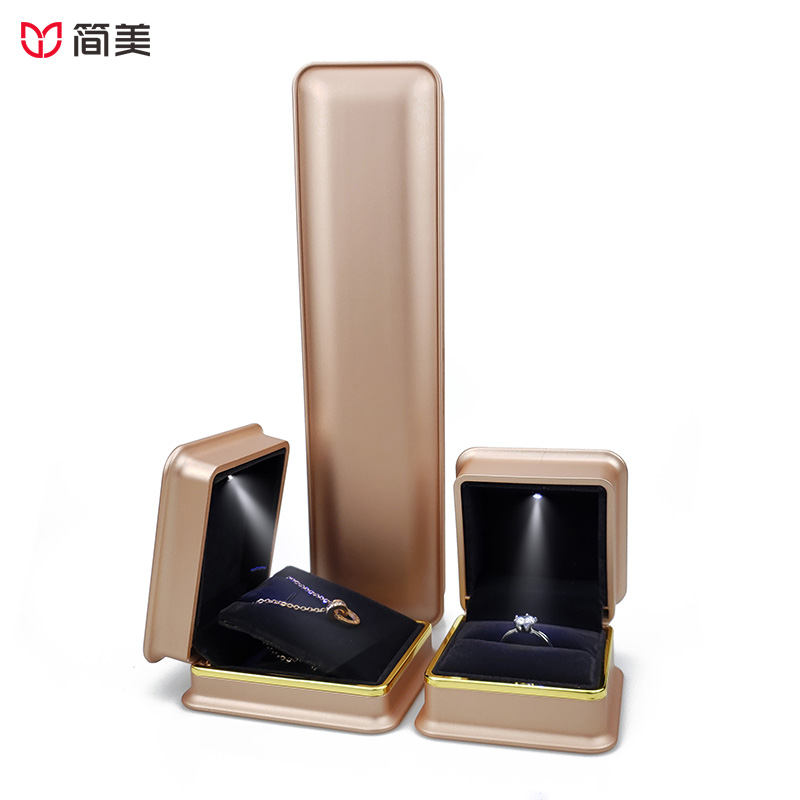 High quality painted jewelry boxes with LED lights ring pendant box customize